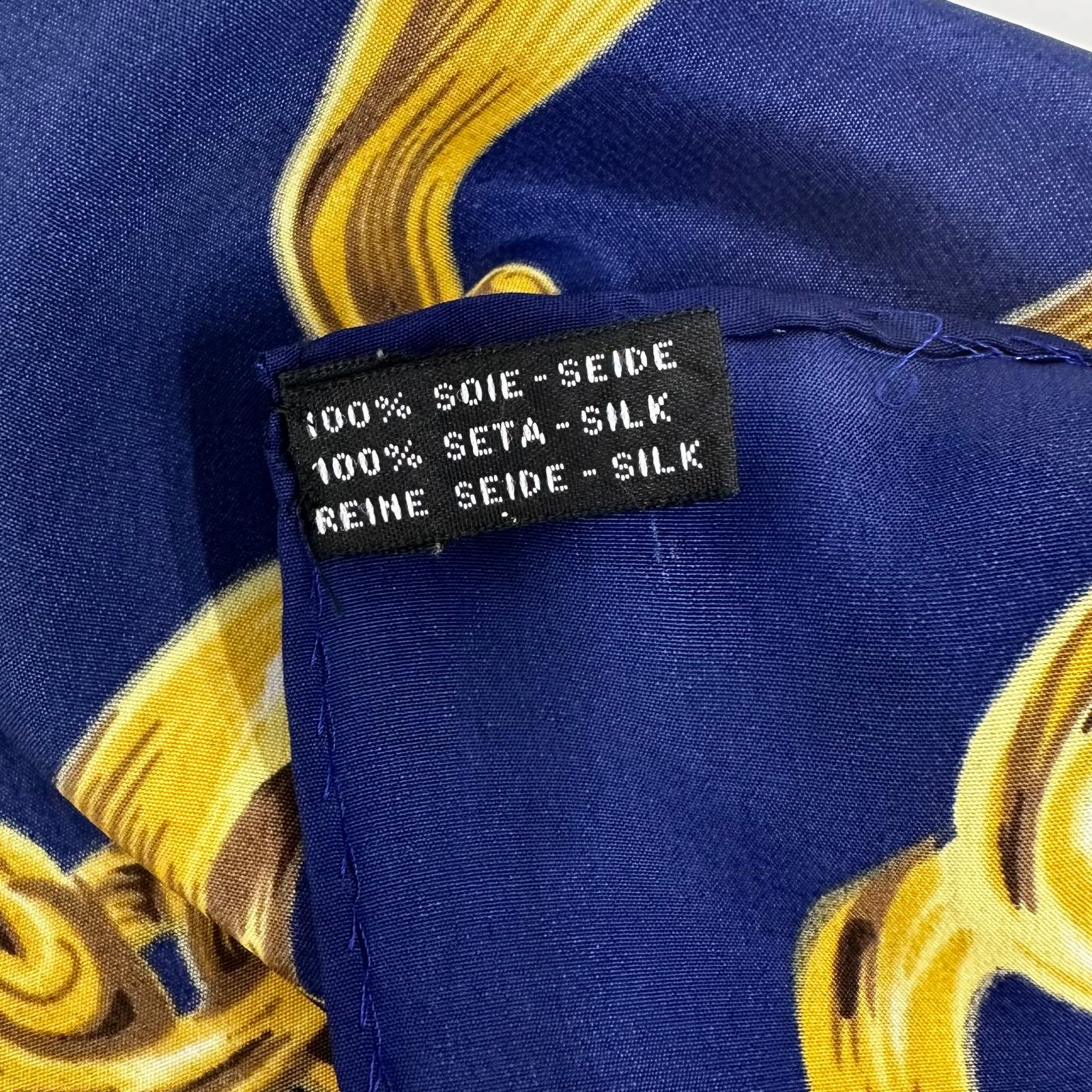Chanel Foulard in Seta Blu Navy con Motivo Catena Dorata 87x83