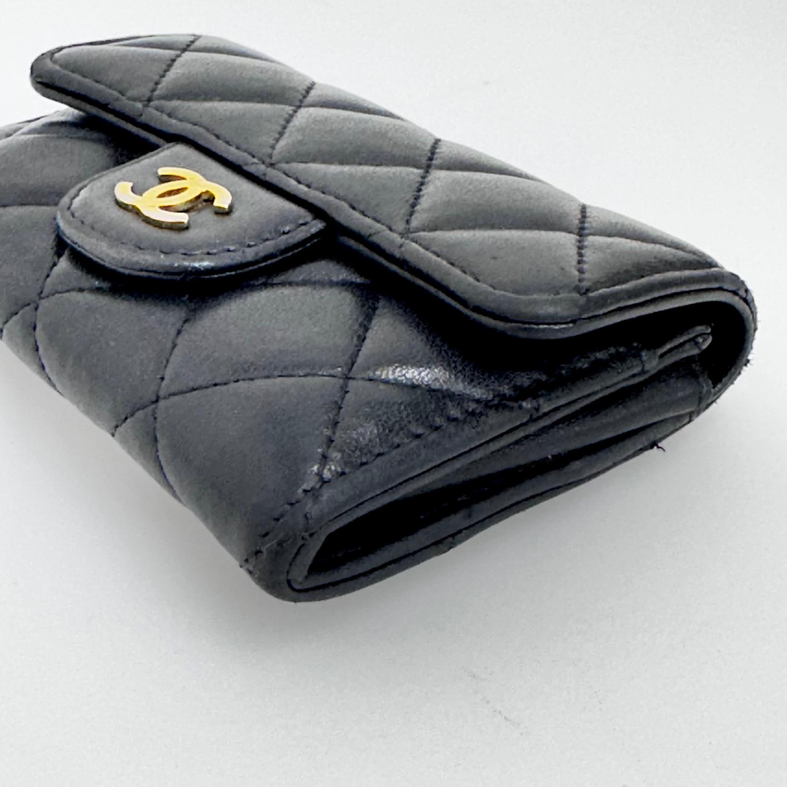 Chanel Porta Carte in Pelle Trapuntata Nera con Logo Dorato