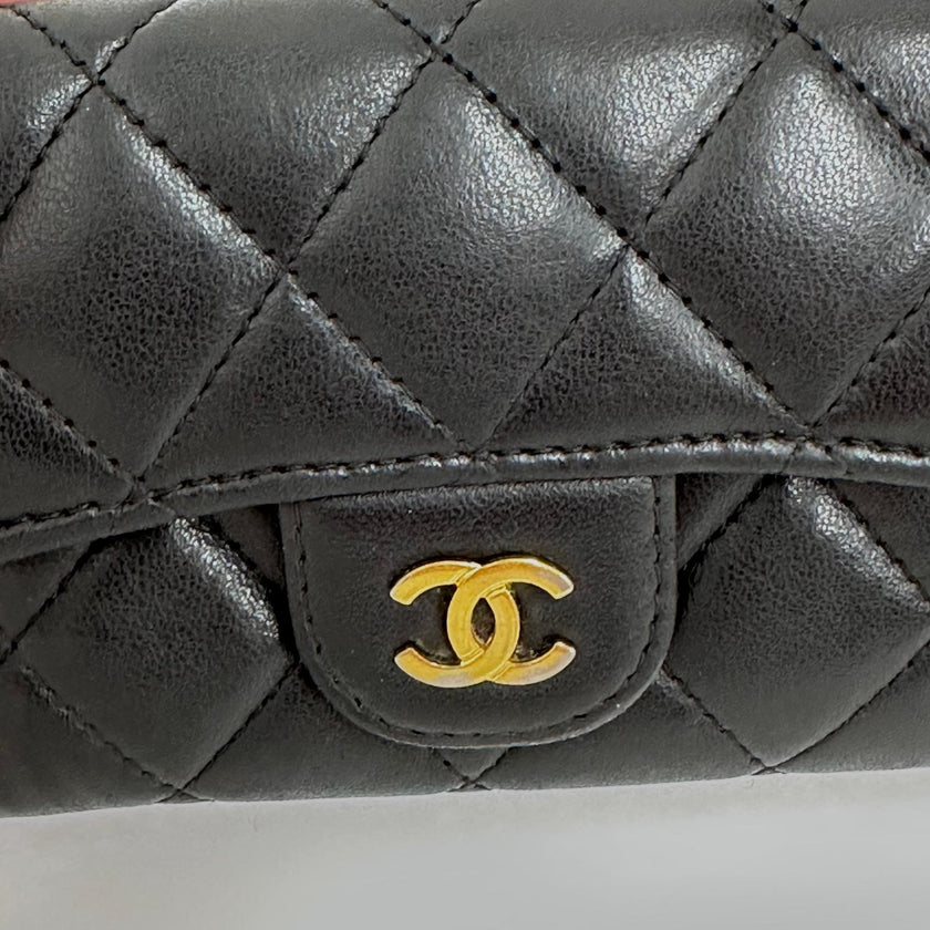 Chanel Porta Carte in Pelle Trapuntata Nera con Logo Dorato
