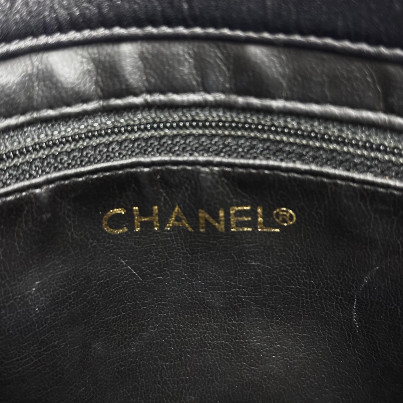 Chanel Shopper Oversize in Pelle Liscia e Trapuntata con Catena Dorata