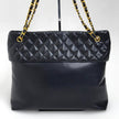 Chanel Shopper Oversize in Pelle Liscia e Trapuntata con Catena Dorata
