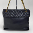 Chanel Shopper Oversize in Pelle Liscia e Trapuntata con Catena Dorata