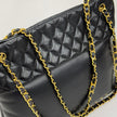 Chanel Shopper Oversize in Pelle Liscia e Trapuntata con Catena Dorata