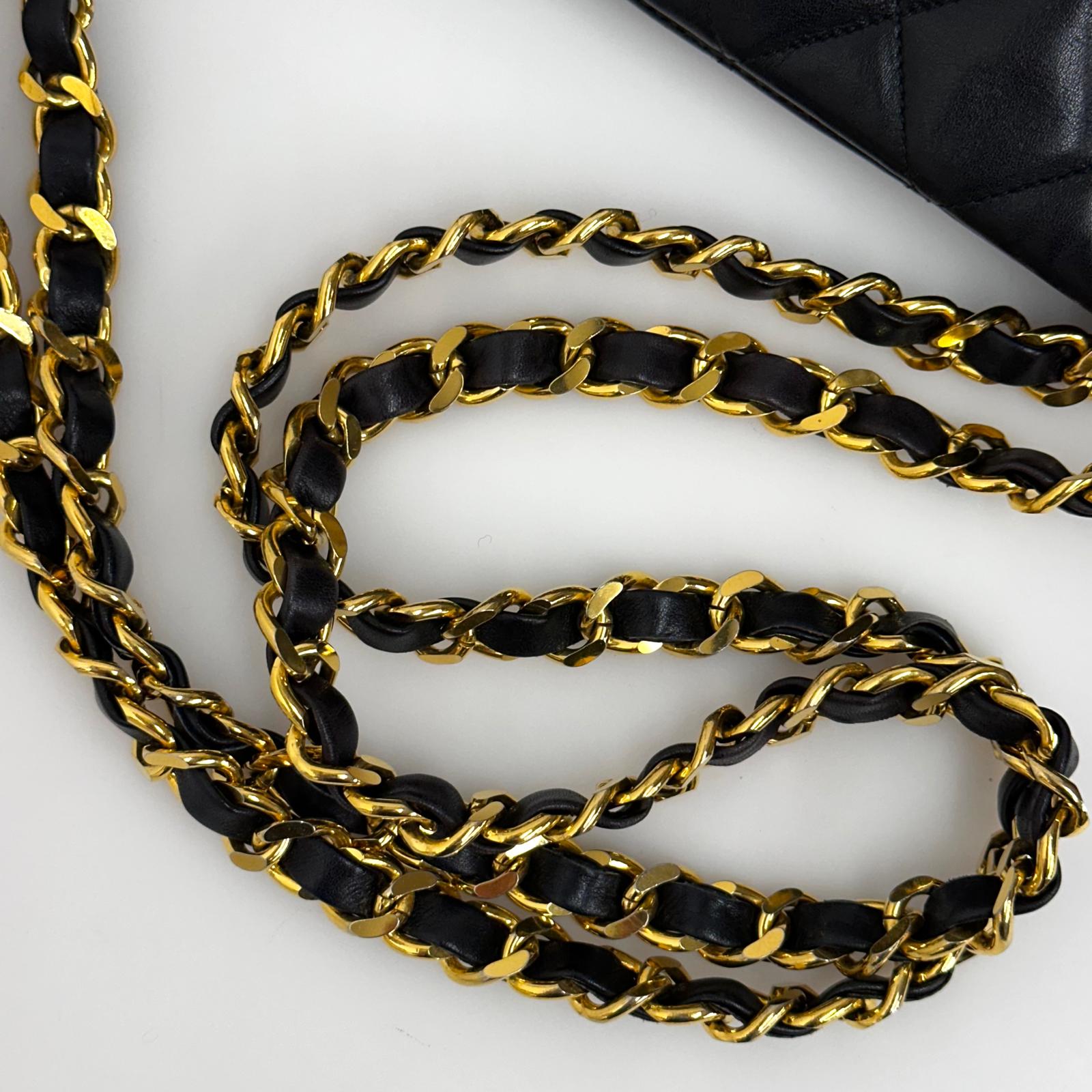 Chanel Shopper Oversize in Pelle Liscia e Trapuntata con Catena Dorata