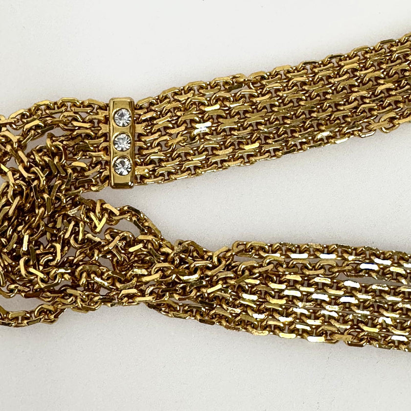 Chanel Vintage Round Tassel Borsa in Raso Rosso Trapuntato con Catena Oro e Strass