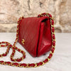 Chanel Borsa Classic Flap Vintage 19 cm in Pelle Rossa con Finiture Oro