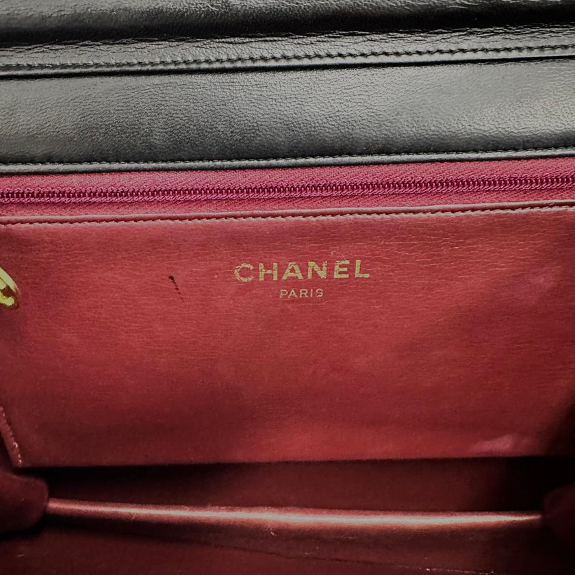 Chanel Borsa Classic Flap singola in pelle nera con catena