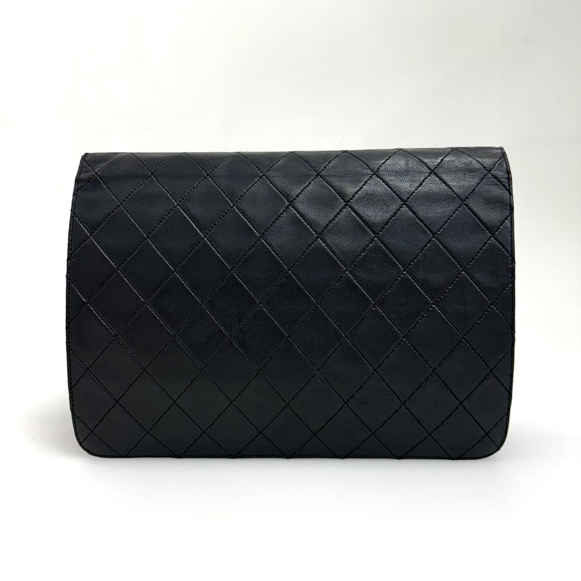 Chanel Borsa Classic Flap singola in pelle nera con catena