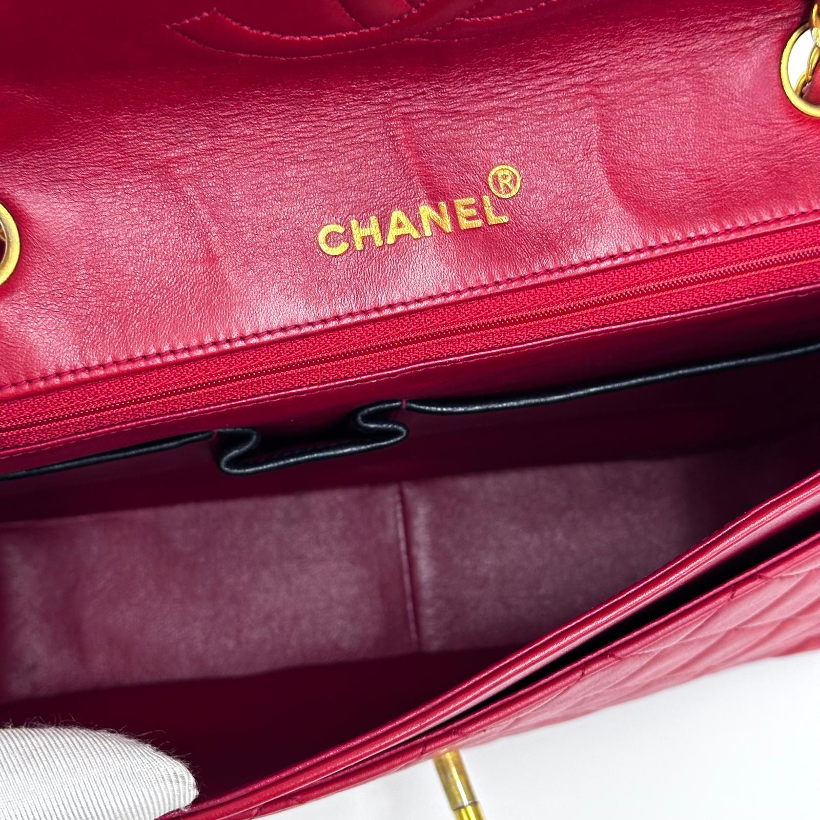 Chanel borsa Classic Flap 25 cm in pelle di agnello rossa anni ’90