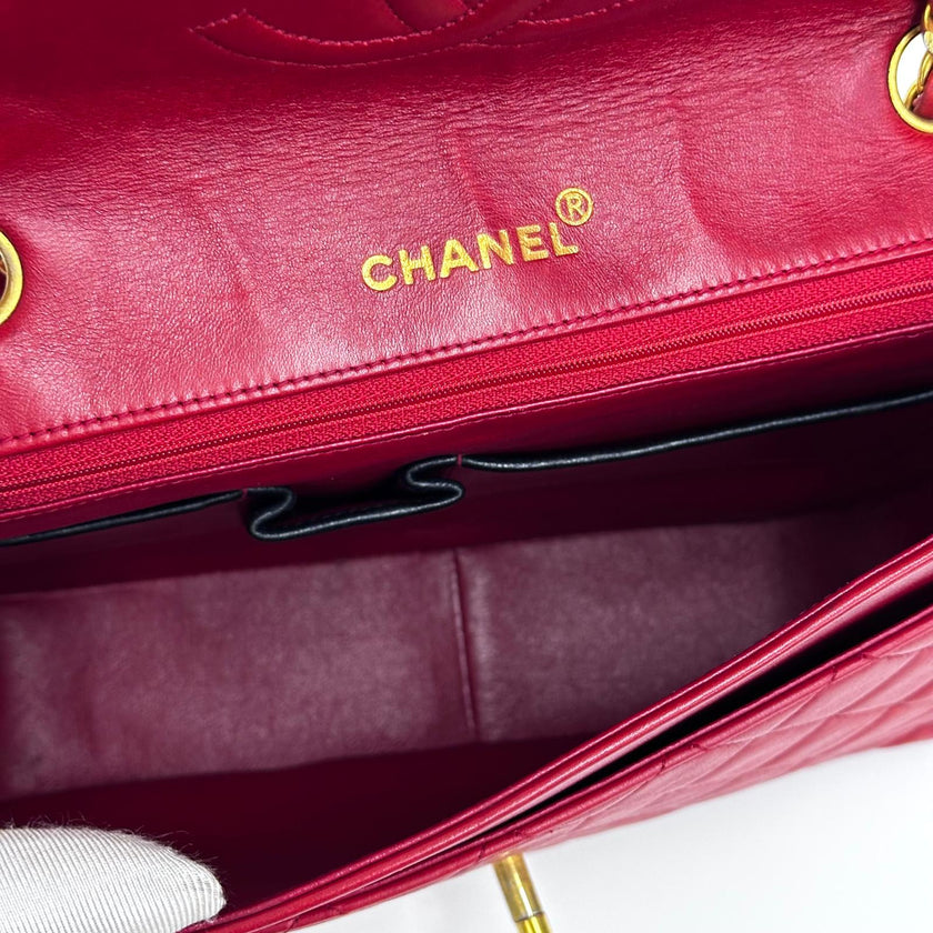 Chanel borsa Classic Flap 25 cm in pelle di agnello rossa anni ’90