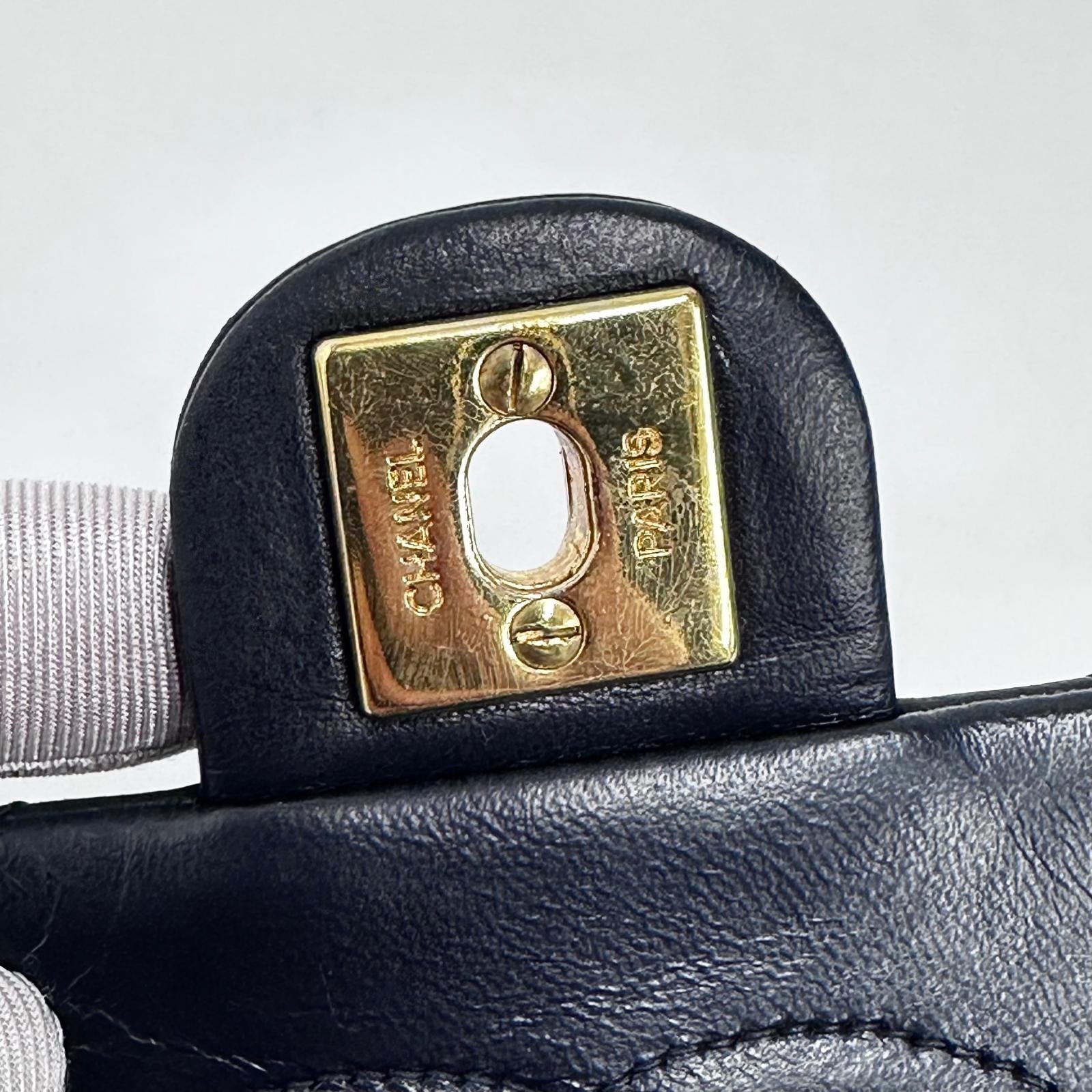 Chanel borsa Classic Flap Mini 20 cm in pelle di agnello blu 1991–1994