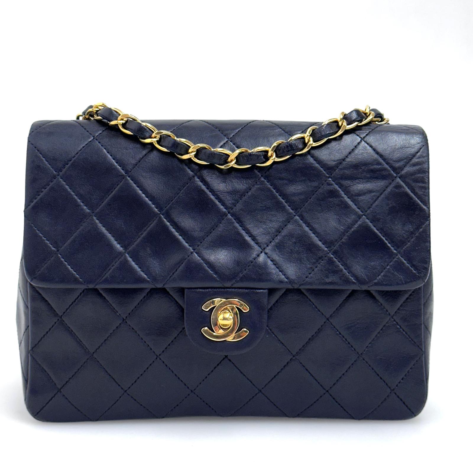 Chanel borsa Classic Flap Mini 20 cm in pelle di agnello blu 1991–1994