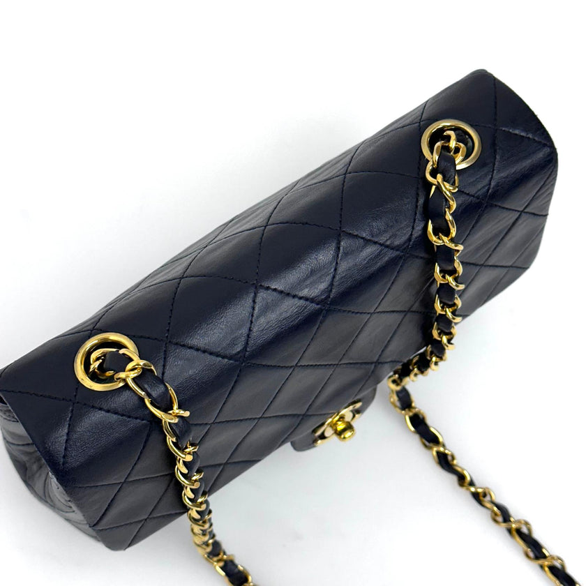 Chanel borsa Classic Flap Mini 20 cm in pelle di agnello blu 1991–1994