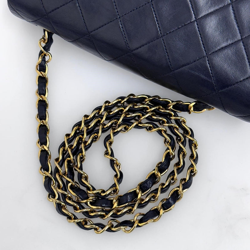 Chanel borsa Classic Flap Mini 20 cm in pelle di agnello blu 1991–1994