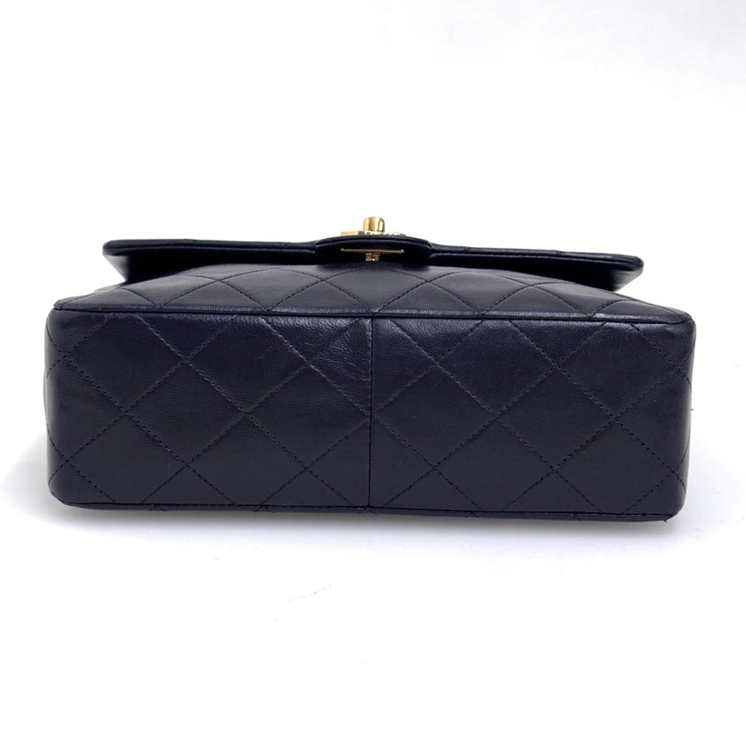 Chanel borsa Classic Flap Mini 20 cm in pelle di agnello blu 1991–1994