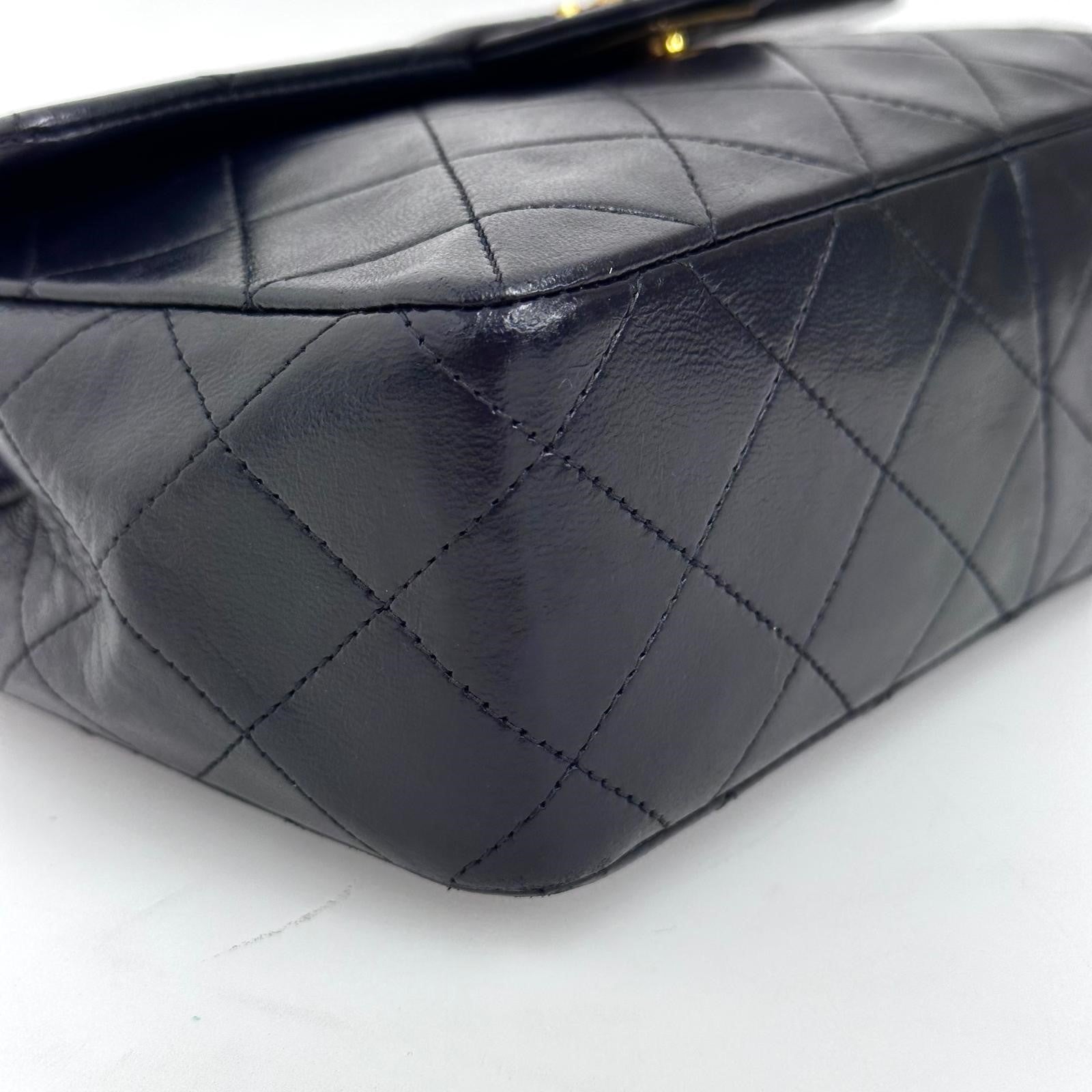 Chanel borsa Classic Flap Mini 20 cm in pelle di agnello blu 1991–1994