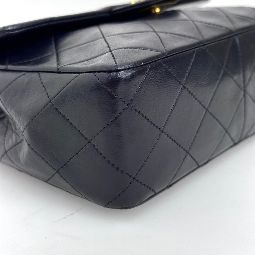 Chanel borsa Classic Flap Mini 20 cm in pelle di agnello blu 1991–1994