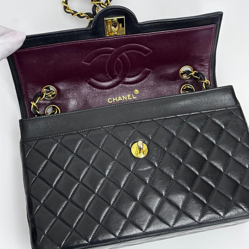 Chanel borsa Classic Single Flap 25 Paris limited in pelle di agnello nera