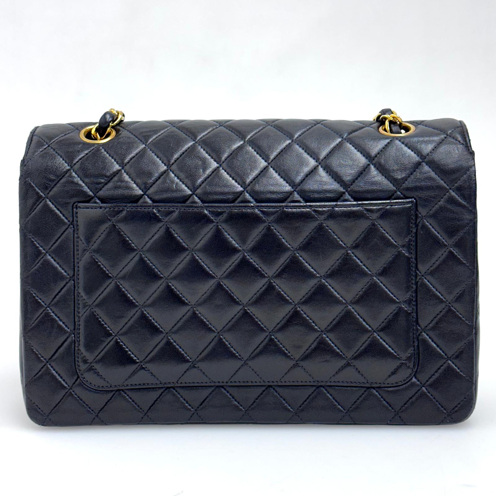 Chanel borsa Classic Single Flap 25 Paris limited in pelle di agnello nera