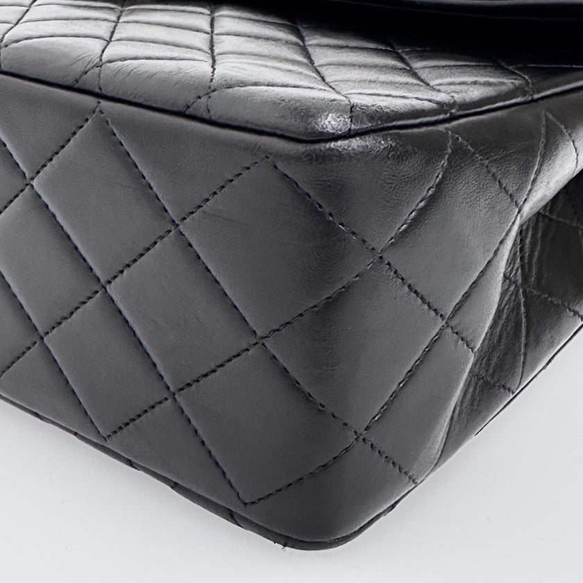 Chanel borsa Classic Single Flap 25 Paris limited in pelle di agnello nera