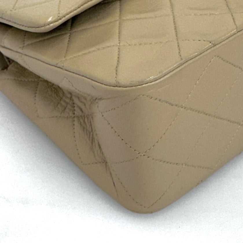 Chanel borsa vintage a spalla Classic Flap 25 cm in pelle di agnello beige