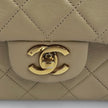 Chanel borsa vintage a spalla Classic Flap 25 cm in pelle di agnello beige