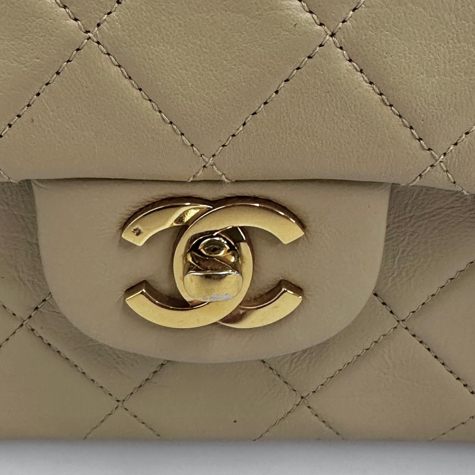 Chanel borsa vintage a spalla Classic Flap 25 cm in pelle di agnello beige
