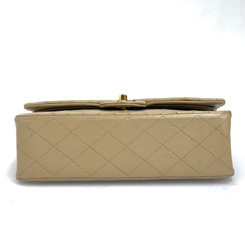 Chanel borsa vintage a spalla Classic Flap 25 cm in pelle di agnello beige