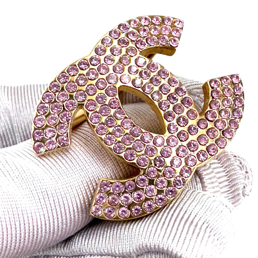 Chanel ferma foulard in metallo dorato con pavé di cristalli rosa anno 2002