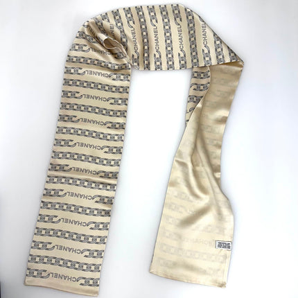 Chanel sciarpa in seta con stampa catena