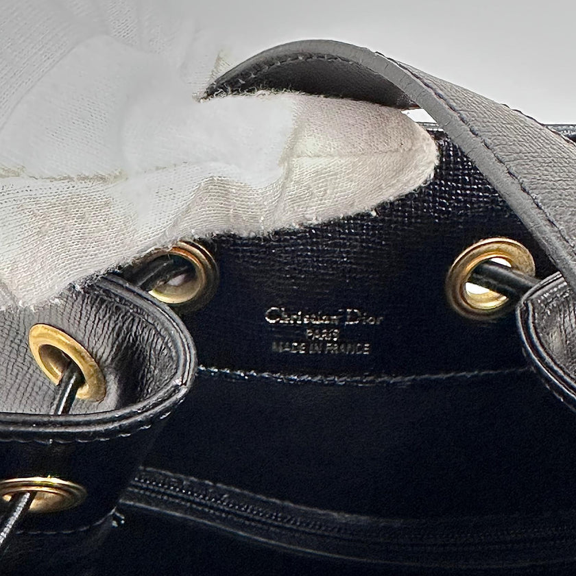 Christian Dior Borsa Secchiello Médaillon Vintage in Pelle Nera