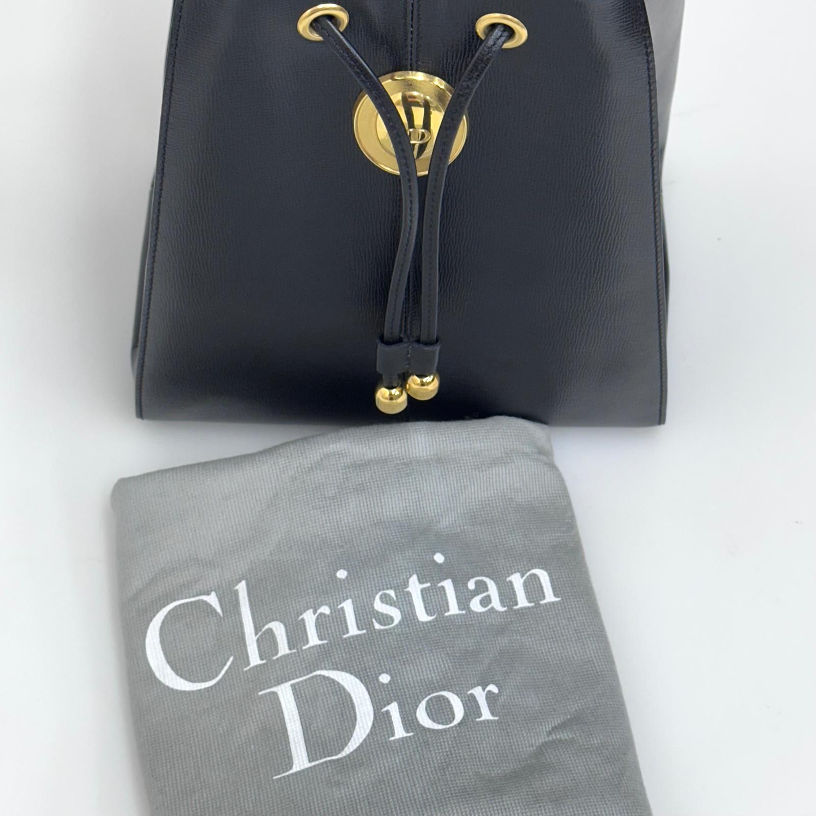 Christian Dior Borsa Secchiello Médaillon Vintage in Pelle Nera
