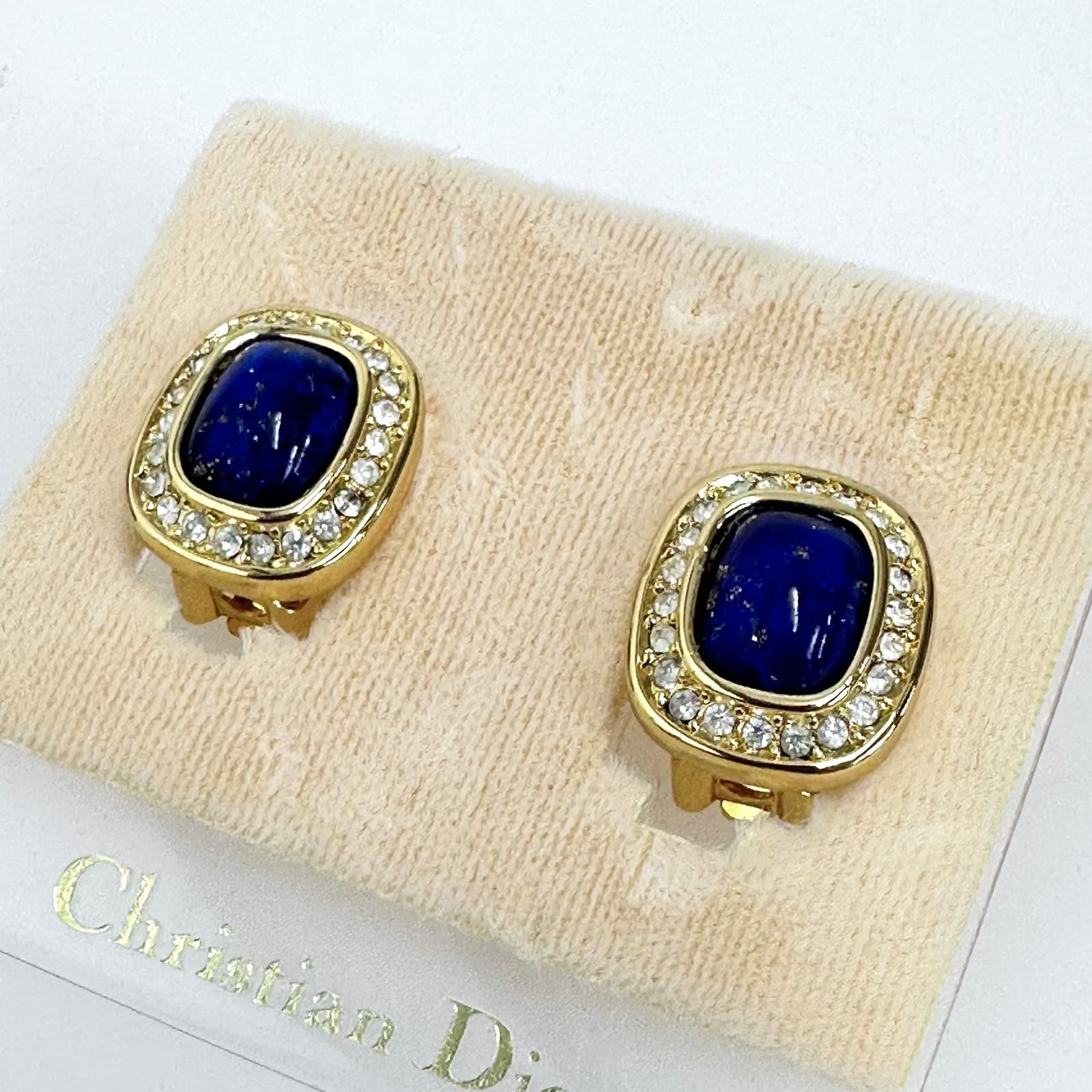 Christian Dior orecchini a clip dorati con cabochon blu e cristalli bianchi