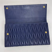 Clutch Miu Miu in pelle blu Matelassé con pochette removibili