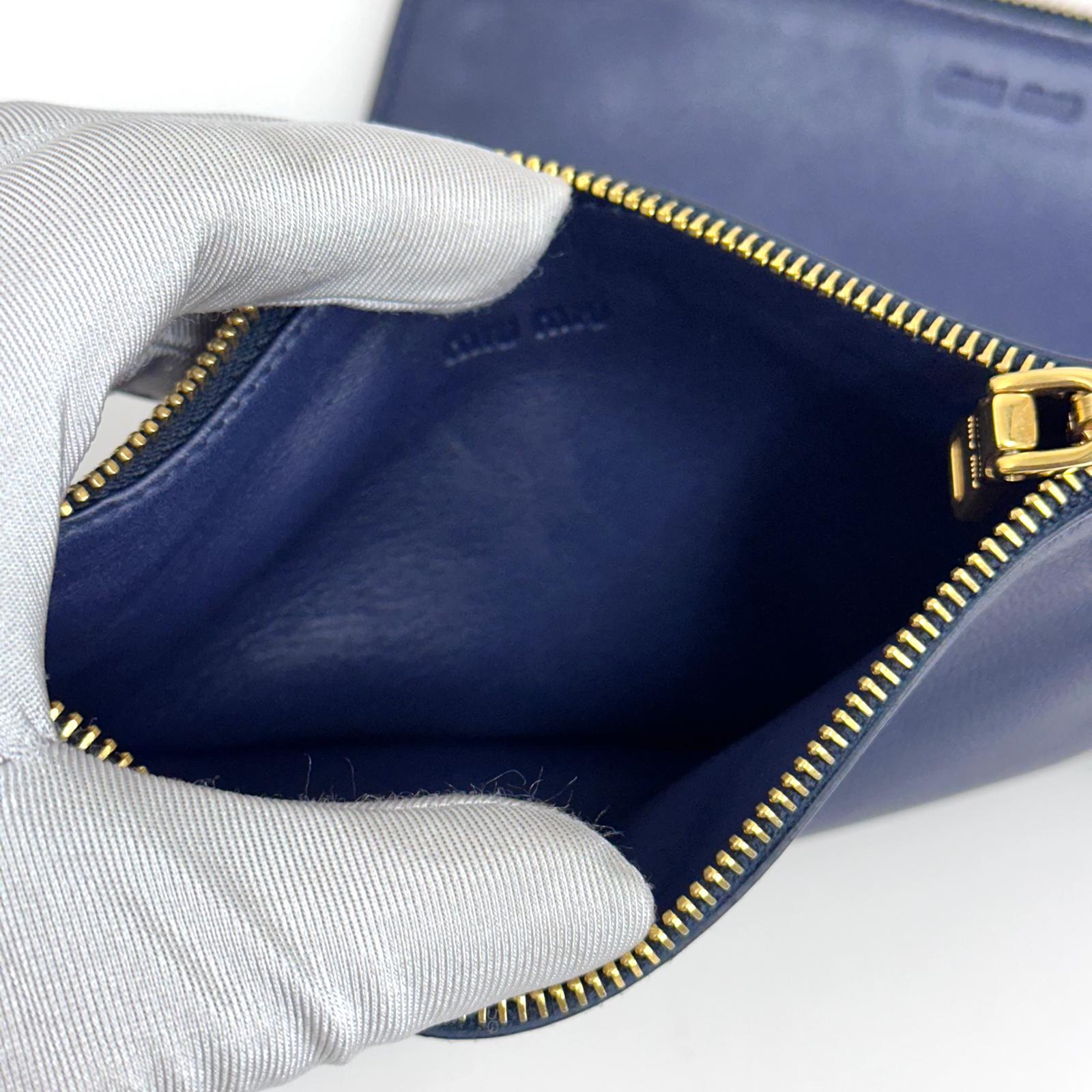 Clutch Miu Miu in pelle blu Matelassé con pochette removibili