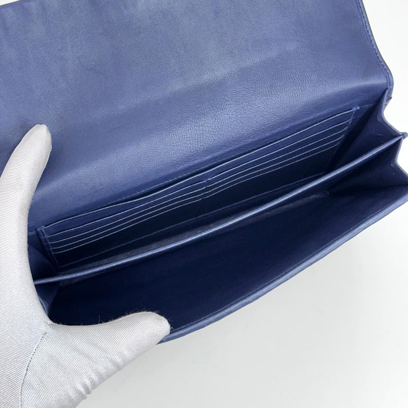 Clutch Miu Miu in pelle blu Matelassé con pochette removibili