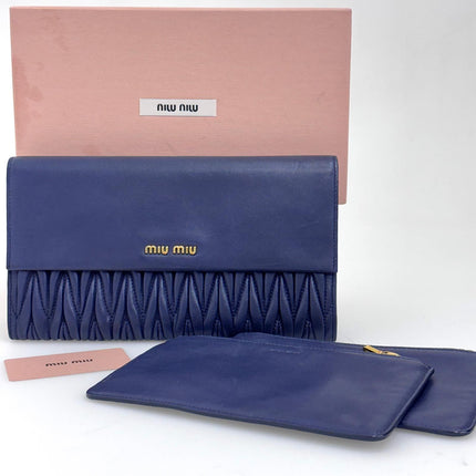 Clutch Miu Miu in pelle blu Matelassé con pochette removibili