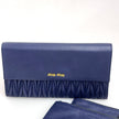 Clutch Miu Miu in pelle blu Matelassé con pochette removibili