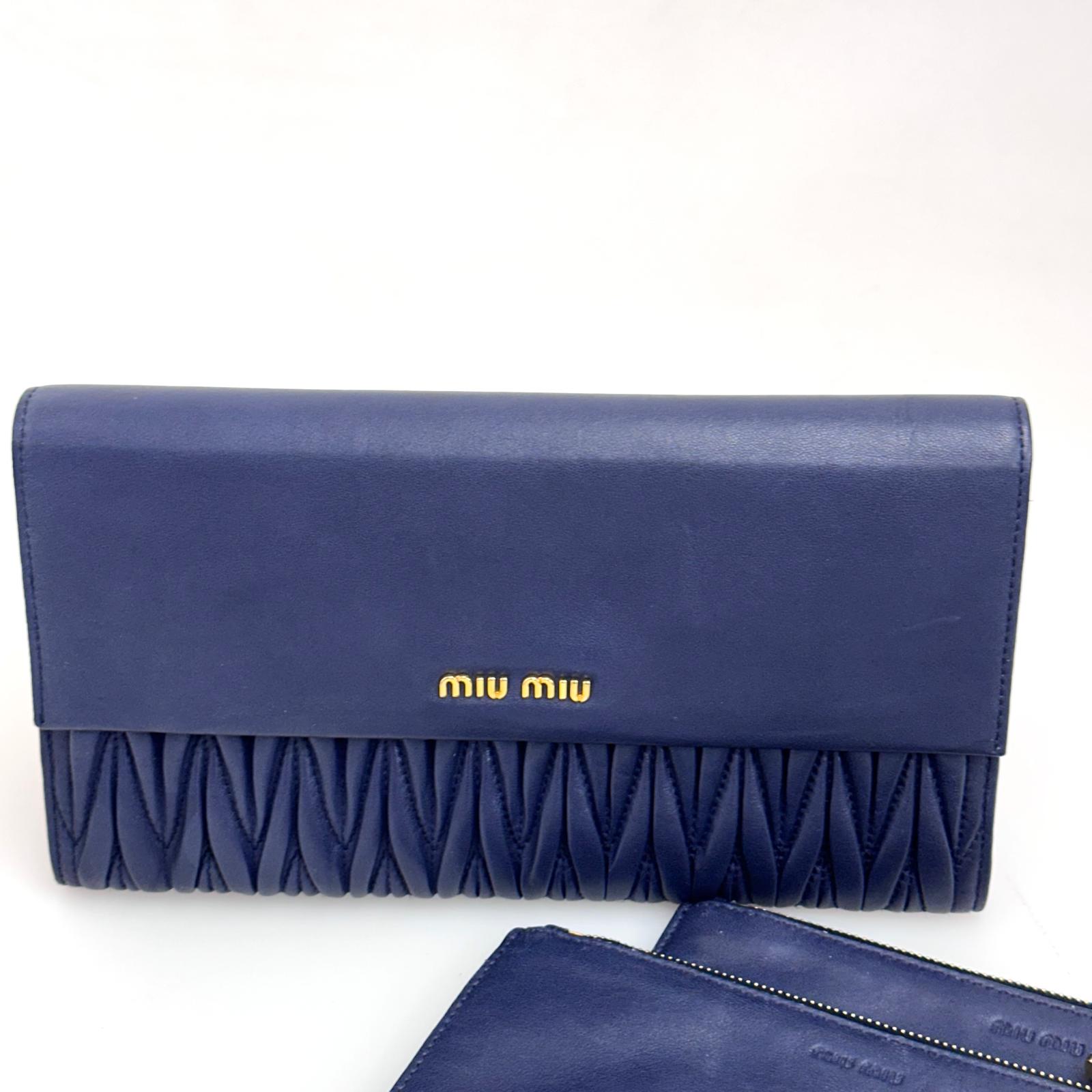 Clutch Miu Miu in pelle blu Matelassé con pochette removibili