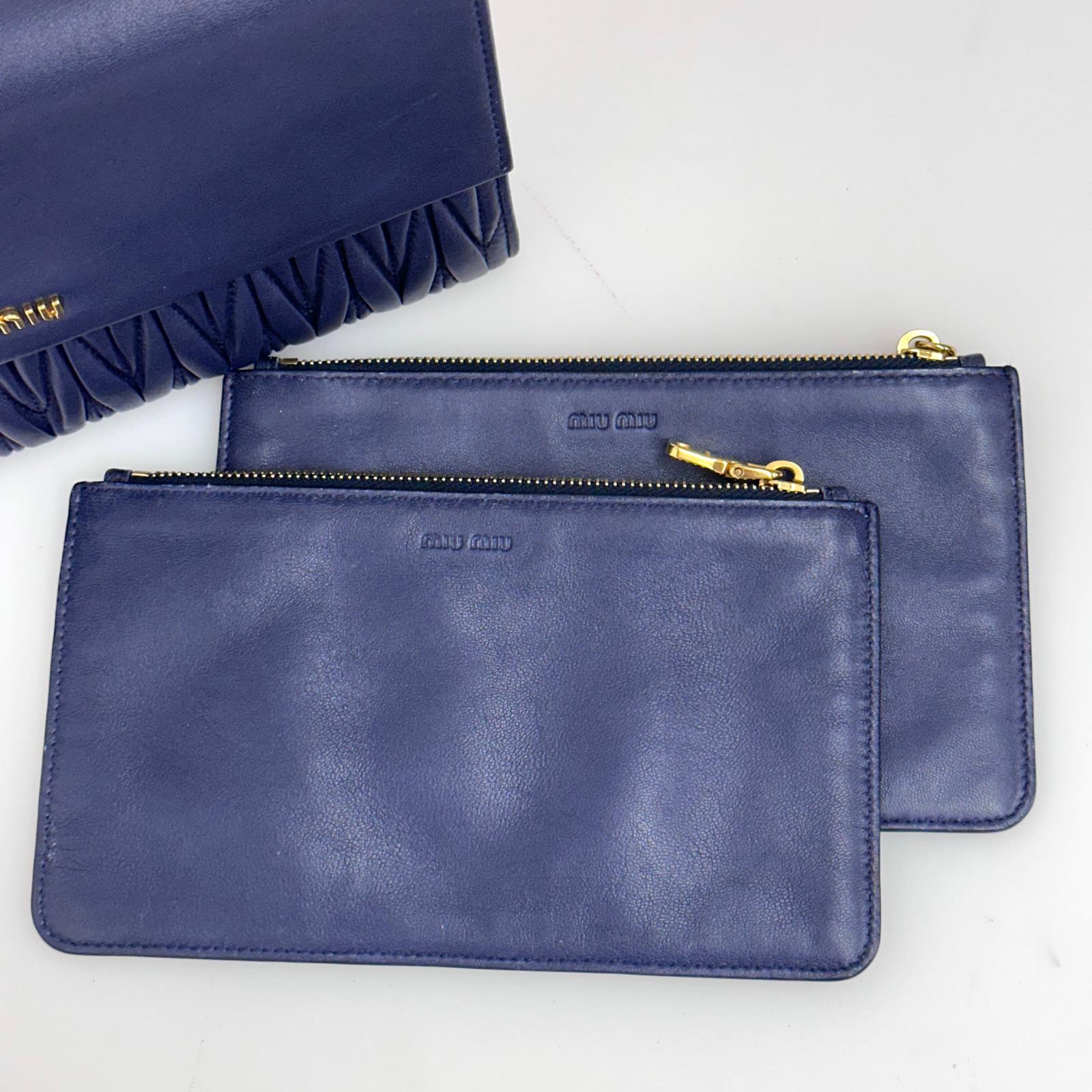 Clutch Miu Miu in pelle blu Matelassé con pochette removibili