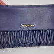 Clutch Miu Miu in pelle blu Matelassé con pochette removibili