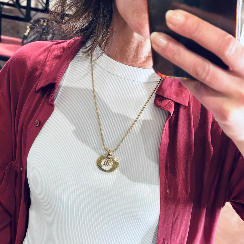 Collana Lady Dior dorata con pendente logo