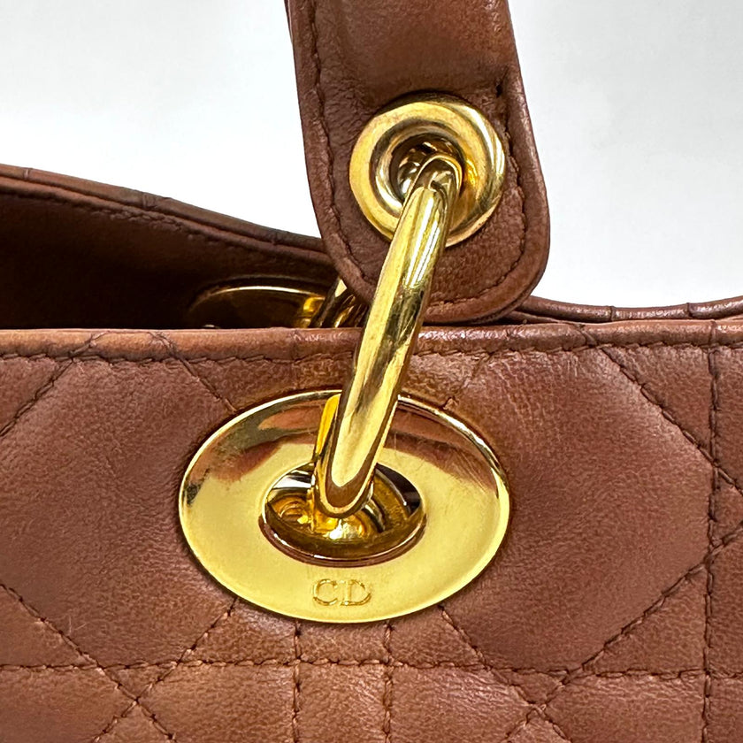 Dior Borsa a mano Lady Dior Media in pelle biscotto