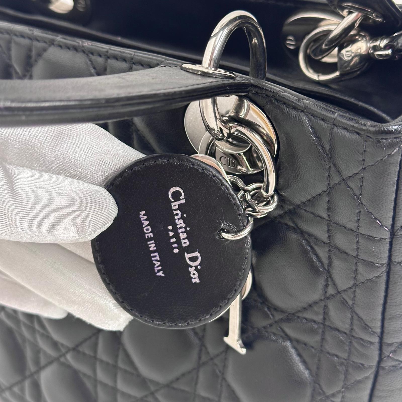Dior Borsa a mano e tracolla Lady Dior Medium in pelle nera cannage