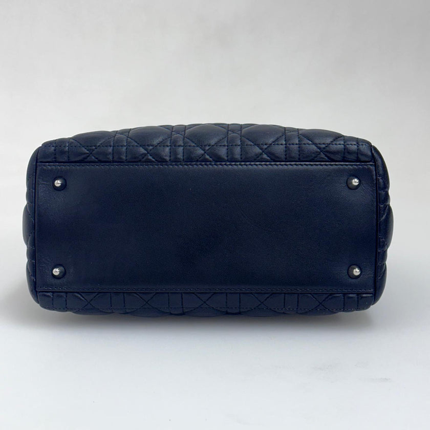 Dior Borsa a mano e tracolla Lady Dior Medium in pelle nera cannage