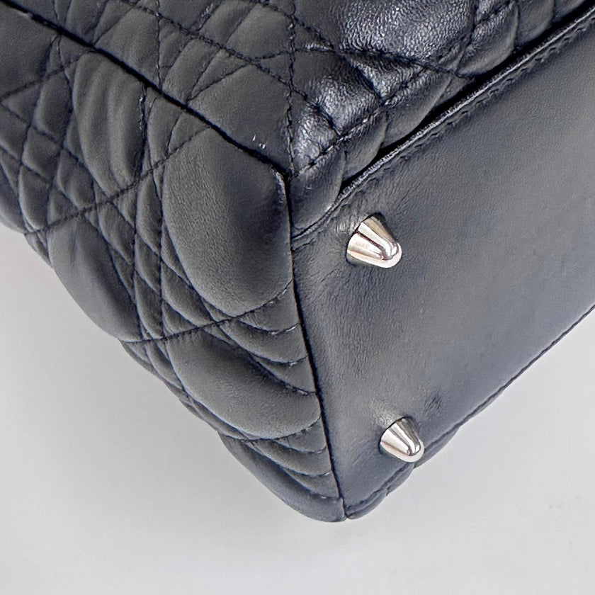 Dior Borsa a mano e tracolla Lady Dior Medium in pelle nera cannage