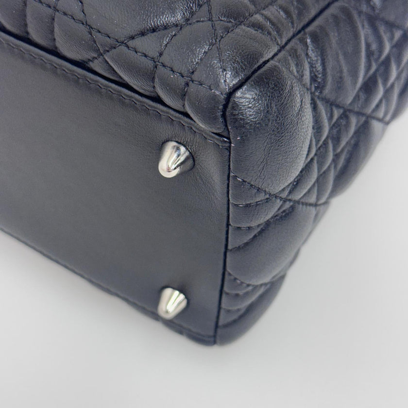 Dior Borsa a mano e tracolla Lady Dior Medium in pelle nera cannage