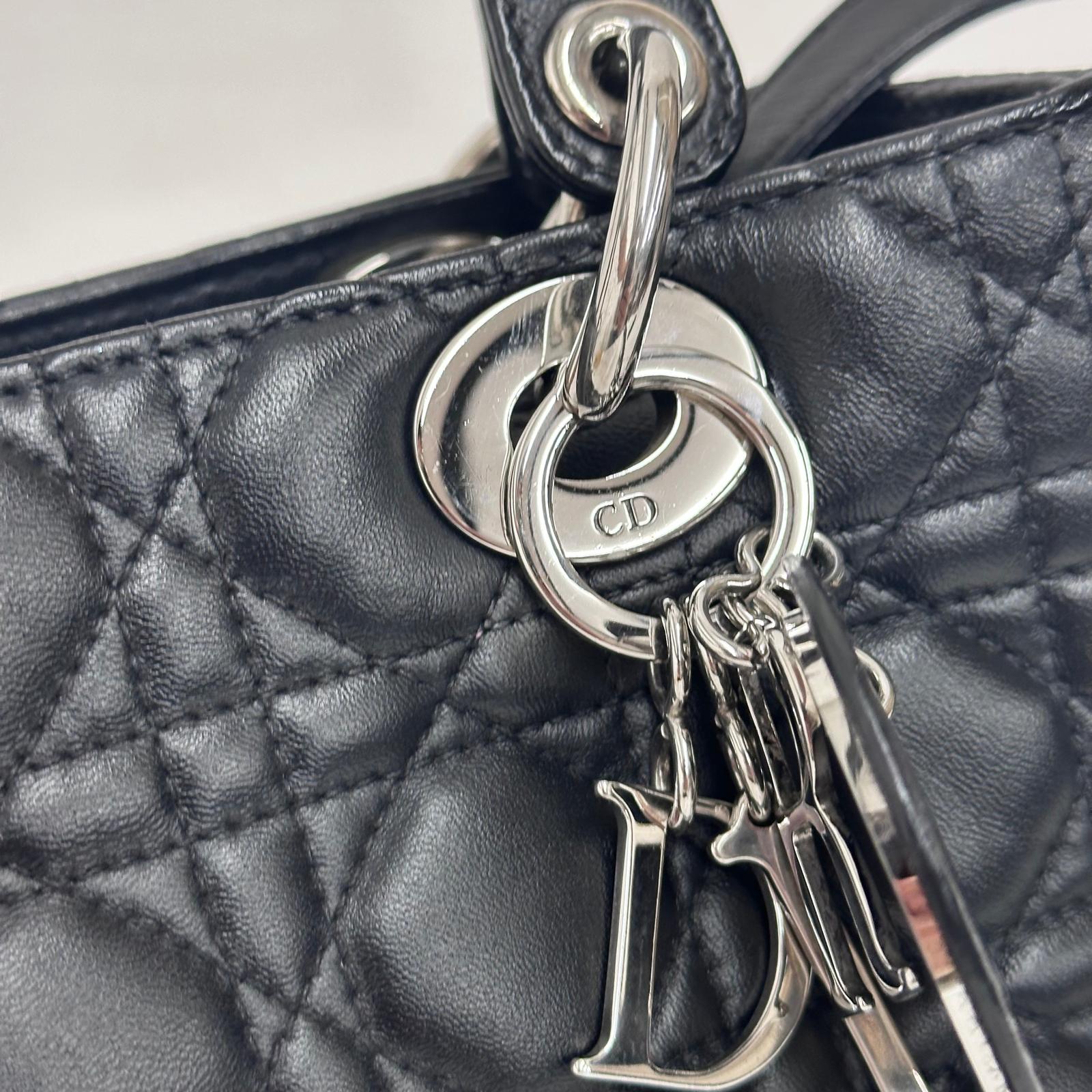 Dior Borsa a mano e tracolla Lady Dior Medium in pelle nera cannage