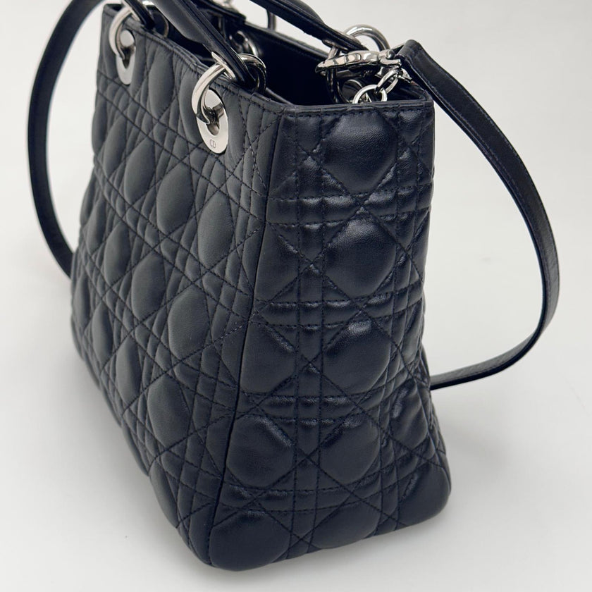 Dior Borsa a mano e tracolla Lady Dior Medium in pelle nera cannage