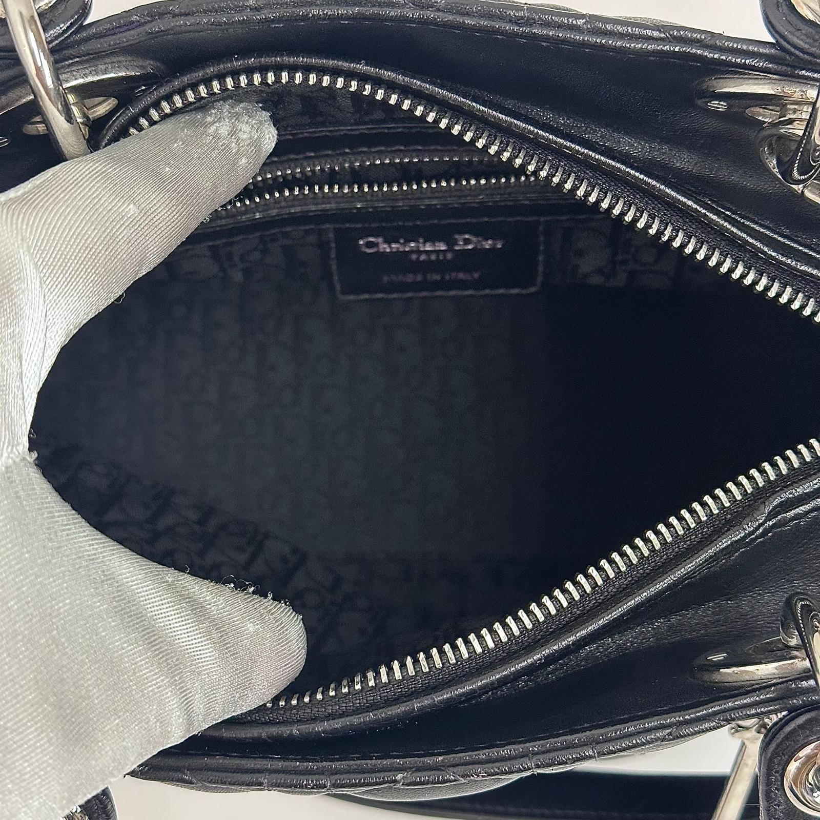 Dior Borsa a mano e tracolla Lady Dior Medium in pelle nera cannage